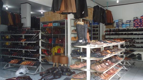 Dusun Manding, Bantul, 1. Sakola, 2. Jolie Jogja Wirobrajan, 3. Pasar Klithikan Pakuncen, 4. Outlet Blue, 5. Jalan Mataram, 6. Dusun Manding, Bantul, 7. Jalan Malioboro