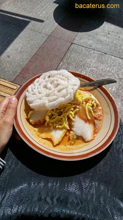 Lontong Kari Pak Dahilin
