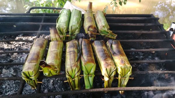 Gogoso, 1. Coto Makassar, 2. Jalangkote, 3. Sop Konro, 4. Nasu Palekko, 5. Pisang Epe, 6. Kapurung, 7. Buras, 8. Mie Titi, 9. Gogoso, 10. Sokko (Songkolo), 11. Putu Cangkiri, 12. Baje Canggoreng, 13. Kue Dange, 14. Doko-Doko Cangkuling, 15. Cucuru