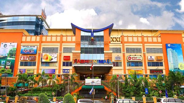 BTC Fashion Mall, 1. Paris Van Java, 2. Trans Studio Mall, 3. Paskal 23, 4. CiWalk, 5. Bandung Indah Plaza, 6. Istana BEC, 7. The Kings Shopping Centre, 8. Festival City Link, 9. Istana Plaza, 10. Braga City Walk, 11. Bandung Trade Center, 12. Miko Mall, 13. Ujung Berung Town Square