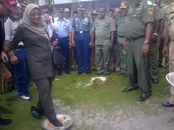1. Tradisi Bakar Batu, 2. Tradisi Potong Jari, 3. Tradisi Ararem (Suku Biak), 4. Tradisi Tato, 5. Tradisi Tanam Sasi, 6. Tradisi Pembuatan Tifa Menggunakan Darah, 7. Tradisi Festival Lembah Baliem, 8. Tradisi Mansorandak