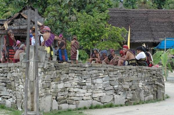 1. Budaya Kalwedo, 2. Budaya Hawear, 3. Batu Pamali, 4. Upacara Fangnea Kidabela, 5. Budaya Arumbae, 6. Budaya Makan Patita, 7. Tradisi Pukul Sapu (Manyapu)