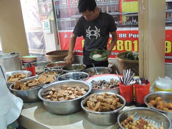 Nasi Jamblang Ibad Otoy, 1. Tahu Gejrot Wardi, 2. Empal Gentong Amarta, 3. Nasi Jamblang Ibad Otoy, 4. Tomodachi Steak &amp; Seafood, 5. Bubur M. Toha, 6. Gado-gado Ampera, 7. Bakso Tengkleng Mas Bambang, 8. H. Moel Seafood, 9. Bubur Sop Ayam Mang Kapi, 10. Nasi Lengko Haji Barno