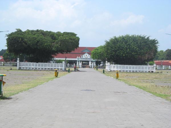 Alun-alun Lor Yogyakarta, 1. Stadion Maguwoharjo, 2. Kawasan Gedung Grha Sabha Pramana UGM, 3. Stadion Sultan Agung, 4. Embung Tambakboyo, 5. Lapangan Denggung Sleman, 6. Alun-alun Kidul Yogyakarta, 7. Alun-alun Lor Yogyakarta, 8. Stadion Mandala Krida, 9. Jogging Track Jatisarono, 10. Jogja Expo Center
