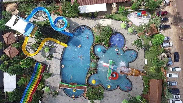 Kuya Maranggi Waterpark, 1. Kolam Renang TMC Waterpark, 2. Taman Batu Purwakarta, 3. Jatiluhur Water World, 4. Kolam Renang Jaya Tirta Abadi, 5. Kolam Renang Giri Tirta Kahuripan, 6. Kolam Renang Tirta Harapan, 7. Kolam Renang Cek Tse Long, 8. Kolam Renang Pesona Panghegar, 9. Kolam Renang Cisabuk, 10. Kuya Maranggi Waterpark