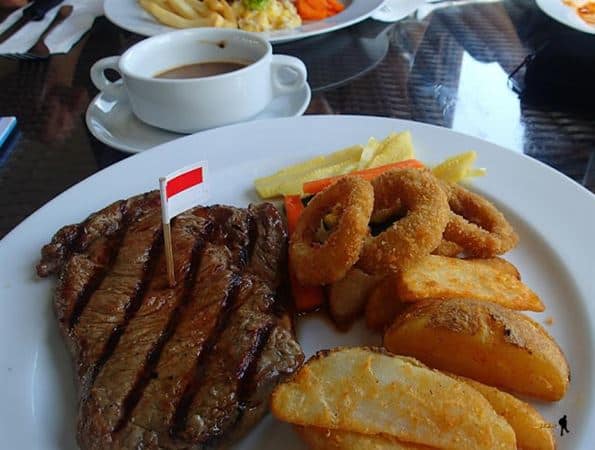 Tomodachi Steak &amp; Seafood, 1. Tahu Gejrot Wardi, 2. Empal Gentong Amarta, 3. Nasi Jamblang Ibad Otoy, 4. Tomodachi Steak &amp; Seafood, 5. Bubur M. Toha, 6. Gado-gado Ampera, 7. Bakso Tengkleng Mas Bambang, 8. H. Moel Seafood, 9. Bubur Sop Ayam Mang Kapi, 10. Nasi Lengko Haji Barno