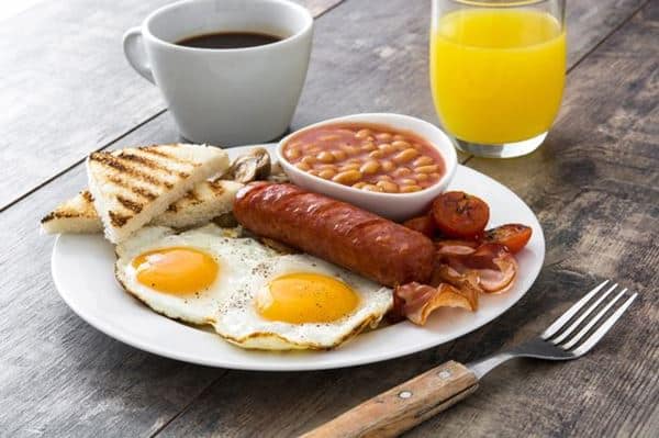Sarapan Pagi Jadwal Makan untuk Menambah Berat Badan, 1. Beli Tiket Pesawat Promo, 2. Siapkan Penginapan, 3. Tiket Nonton Early Bird, 4. Transportasi, 5. Datang Lebih Pagi, 6. Sarapan Pagi, 7. Bawa Ear Plug atau Earphone, 8. Sedia Payung dan Jas Hujan, 9. Topi dan Kacamata Hitam
