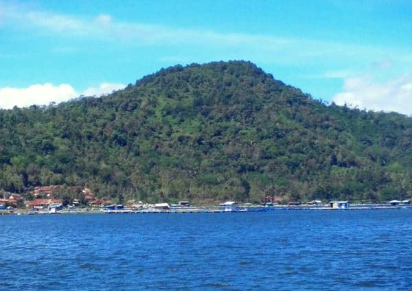 Waduk Darma, 1. 7 Sumur Cibulan, 2. Curug Putri, 3. Curug Sidomba, 4. Waduk Darma, 5. Pemandian Air Panas Sangkanhurip Alami, 6. Telaga Remis, 7. Curug Bangkong, 8. Gedung Perundingan Linggarjati, 9. Taman Wisata Alam Linggarjati, 10. Taman Purbakala Cipari