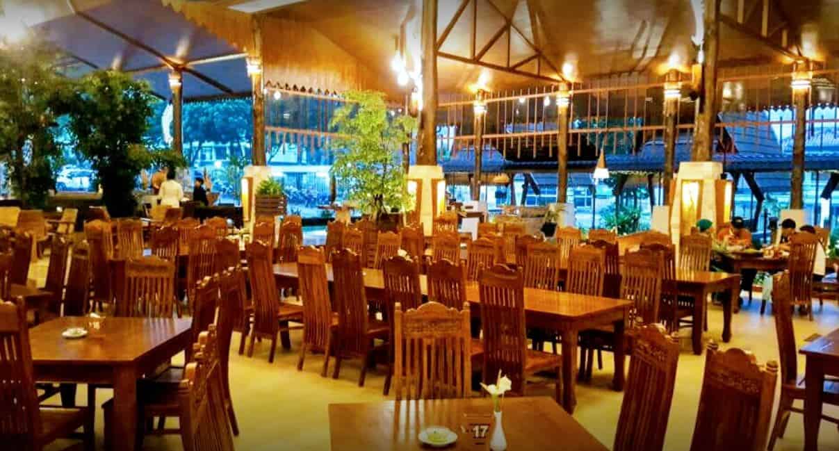 sindang reret tempat makan murah di lembang, 1. Restoran Kampung Daun, 2. Saung Pengkolan, 3. Tahu Susu Lembang, 4. Sindang Reret Hotel & Restaurant, 5. Sapu Lidi, 6. Gubug Makan Mang Engking, 7. Imah Seniman, 8. Mandarin Restaurant, 9. D`Seuhah Da Lada, 10. Natural Resto and Strawberry Land