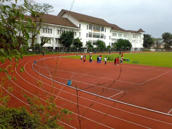 GOR Pajajaran, 1. Lapangan Gasibu, 2. GOR Saparua, 3. Saraga (Sarana Olahraga Ganesha), 4. GOR Pajajaran, 5. Stadion UPI (Universitas Pendidikan Indonesia), 6. Kiara Artha Park, 7. Lapangan Tegalega, 8. Kawasan Kota Baru Parahyangan, 9. Stadion GBLA (Gelora Bandung Lautan Api), 10. Stadion Siliwangi, 11. Stadion Si Jalak Harupat