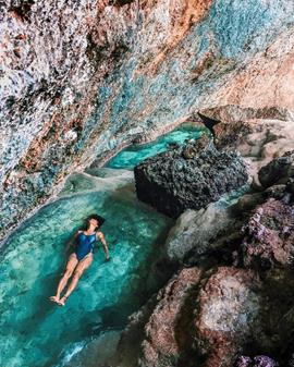 1. Air Terjun Sekumpul, 2. Air Terjun Gitgit, 3. Air Terjun Aling-Aling, 4. Air Terjun Tegenungan, 5. Air Terjun Tembok Barak, 6. Air Terjun Cemara, 7. Air Terjun Kroya, 8. Air Terjun Tibumana, 9. Air Terjun Kembar Banyumala, 10. Air Terjun Peguyangan