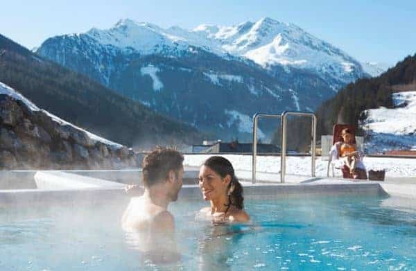 Bad Gastein, 1. Istana Schönbrunn, 2. Mozart’s Birthplace, 3. Hallstatt, 4. St. Anton, 5. Bad Gastein, 6. Spanish Riding School, 7. Air Terjun Krimml, 8. Benteng Hohensalzburg, 9. Zell am See, 10. Eisriesenwelt