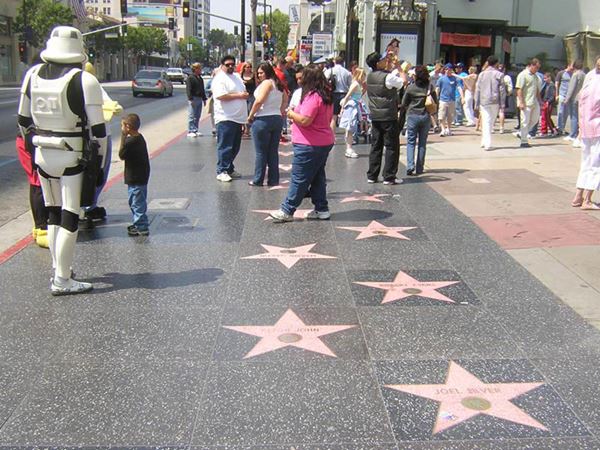 Walk of Fame, 1. Hollywood Sign, 2. Disneyland, 3. Universal Studio Hollywood, 4. Walk of Fame, 5. The GRAMMY Museum, 6. Santa Monica, 7. TCL Chinese Theaters, 8. Farmers Market, 9. Sunset Boulevard, 10. Observatorium Griffith