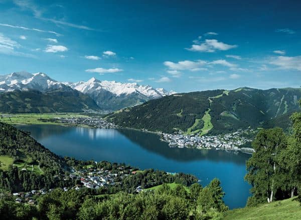 Zell am See, 1. Istana Schönbrunn, 2. Mozart’s Birthplace, 3. Hallstatt, 4. St. Anton, 5. Bad Gastein, 6. Spanish Riding School, 7. Air Terjun Krimml, 8. Benteng Hohensalzburg, 9. Zell am See, 10. Eisriesenwelt