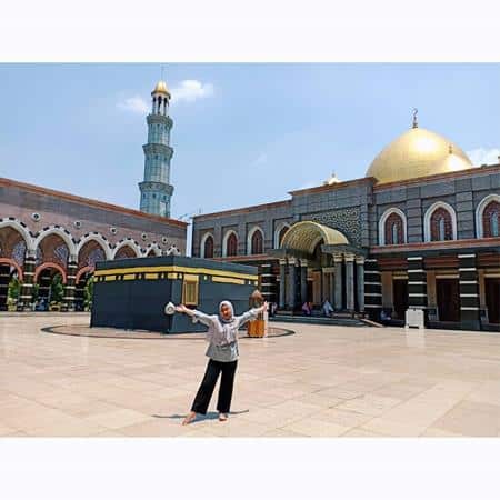 Masjid Dian Al-Mahri, 1. Masjid Dian Al-Mahri, 2. Taman Bunga Wiladatika, 3. Studio Alam TVRI, 4. Situ Cilodong, 5. Situ Sawangan dan Bojongsari, 6. D'Kandang Amazing Farm, 7. Rumah Keramik F Widayanto, 8. Taman Lembah Mawar, 9. Kampung 3D, 10. Kafe Daebak
