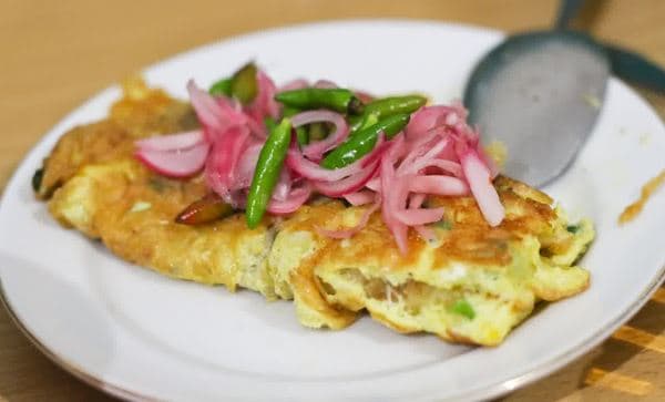 Martabak Aceh, 1. Mie Aceh, 2. Sate Matang, 3. Gulai Kambing, 4. Kuah Pliek U, 5. Ayam Tangkap, 6. Kuah Sie Itek, 7. Kuah Masam Keu-eung, 8. Ungkot Kemamah, 9. Kue Timphan, 10. Martabak Aceh