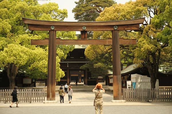 Meiji, 1. Sensō-ji, 2. Gōtoku-ji, 3. Meiji, 4. Kinkaku-ji, 5. Udo-jingū, 6. Tōdai-ji, 7. Zōjō-ji, 8. Mama Kannon, 9. Chūson-ji, 10. Fushimi Inari Taisha