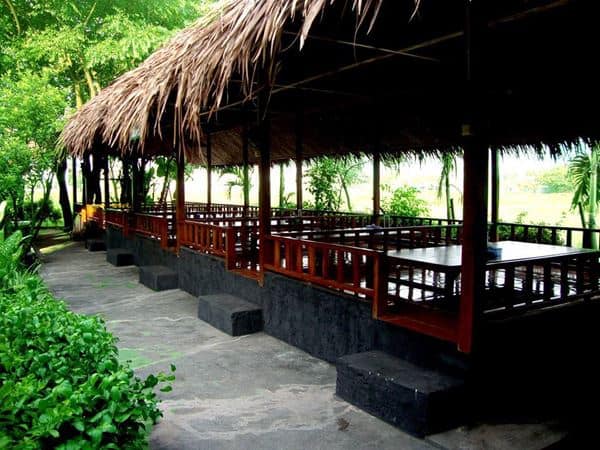 Bambu OJU Seafood &amp; Resto, 1. Restoran Bukit Pelayangan, 2. Rumah Makan Pondok Lauk, 3. Bambu OJU Seafood &amp; Resto, 4. Taman Santap Rumah Kayu, 5. Kampung Nirwana, 6. Warung Lesehan Cahya, 7. Gubug Makan Mang Engking, 8. RM Hj. Kokom, 9. Kampoeng Aer, 10. Waroeng Sunda