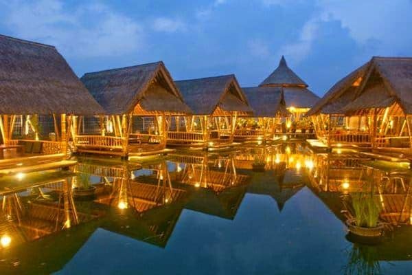 Gubug Makan Mang Engking, 1. Restoran Bukit Pelayangan, 2. Rumah Makan Pondok Lauk, 3. Bambu OJU Seafood &amp; Resto, 4. Taman Santap Rumah Kayu, 5. Kampung Nirwana, 6. Warung Lesehan Cahya, 7. Gubug Makan Mang Engking, 8. RM Hj. Kokom, 9. Kampoeng Aer, 10. Waroeng Sunda