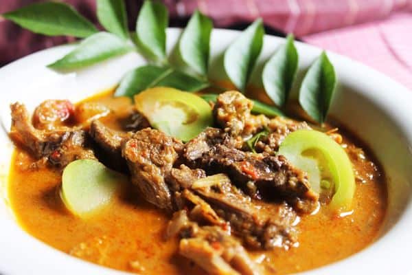 Gulai Kambing, 1. Mie Aceh, 2. Sate Matang, 3. Gulai Kambing, 4. Kuah Pliek U, 5. Ayam Tangkap, 6. Kuah Sie Itek, 7. Kuah Masam Keu-eung, 8. Ungkot Kemamah, 9. Kue Timphan, 10. Martabak Aceh