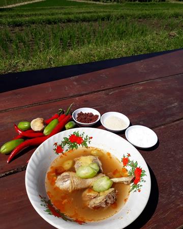 Jangan Uyah Asem, 1. Rujak Soto, 2. Sayur dan Sambal Lucu, 3. Pecel Pitik, 4. Pindang Koyong, 5. Sego Tempong, 6. Sego Cawuk, 7. Jangan Uyah Asem, 8. Bagiak, 9. Kue Klemben, 10. Ladrang