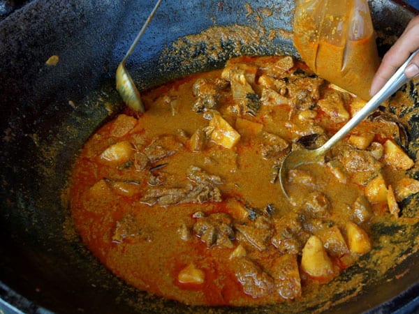 Kuah Sie Itek, 1. Mie Aceh, 2. Sate Matang, 3. Gulai Kambing, 4. Kuah Pliek U, 5. Ayam Tangkap, 6. Kuah Sie Itek, 7. Kuah Masam Keu-eung, 8. Ungkot Kemamah, 9. Kue Timphan, 10. Martabak Aceh