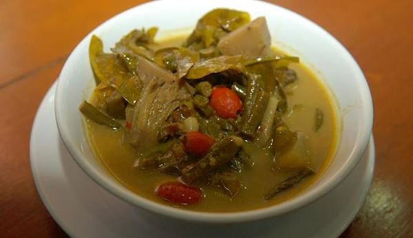 Kuah Pliek U, 1. Mie Aceh, 2. Sate Matang, 3. Gulai Kambing, 4. Kuah Pliek U, 5. Ayam Tangkap, 6. Kuah Sie Itek, 7. Kuah Masam Keu-eung, 8. Ungkot Kemamah, 9. Kue Timphan, 10. Martabak Aceh