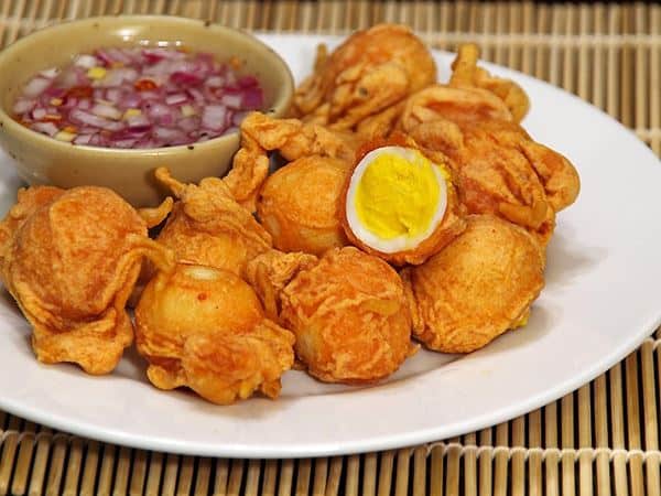 Kwek-kwek, 1. Balut, 2. Chicken Adobo, 3. Kinilaw, 4. Bicol Express, 5. Tapsilog, 6. Beef Caldereta, 7. Chicken Inasal, 8. Kwek-kwek, 9. Kare-kare, 10. Halo-halo