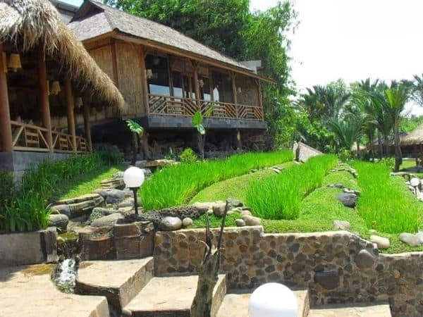 Kampung Nirwana, 1. Restoran Bukit Pelayangan, 2. Rumah Makan Pondok Lauk, 3. Bambu OJU Seafood &amp; Resto, 4. Taman Santap Rumah Kayu, 5. Kampung Nirwana, 6. Warung Lesehan Cahya, 7. Gubug Makan Mang Engking, 8. RM Hj. Kokom, 9. Kampoeng Aer, 10. Waroeng Sunda