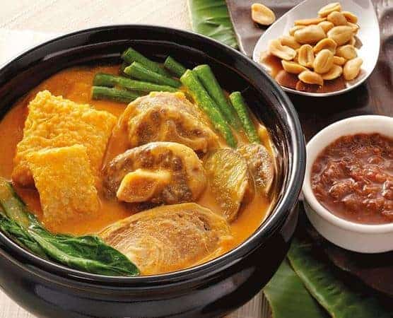 Kare-kare, 1. Balut, 2. Chicken Adobo, 3. Kinilaw, 4. Bicol Express, 5. Tapsilog, 6. Beef Caldereta, 7. Chicken Inasal, 8. Kwek-kwek, 9. Kare-kare, 10. Halo-halo