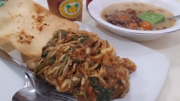Lotek Kalipah Apo Lotek Enak di Bandung, 1. Lotek Mahmud, 2. Lotek Kalipah Apo, 3. Warung Lotek Macan, 4. Gado-gado Tengku Angkasa, 5. Lotek Ramdhan, 6. Lotek Ma Umah, 7. Lotek &amp; Es Cendol Alkateri, 8. Lotek Kalijati, 9. Lotek Cihapit Ibu Siti, 10. Lotek Tjihapit