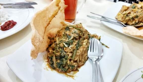 Lotek Ramdhan, 1. Lotek Mahmud, 2. Lotek Kalipah Apo, 3. Warung Lotek Macan, 4. Gado-gado Tengku Angkasa, 5. Lotek Ramdhan, 6. Lotek Ma Umah, 7. Lotek &amp; Es Cendol Alkateri, 8. Lotek Kalijati, 9. Lotek Cihapit Ibu Siti, 10. Lotek Tjihapit