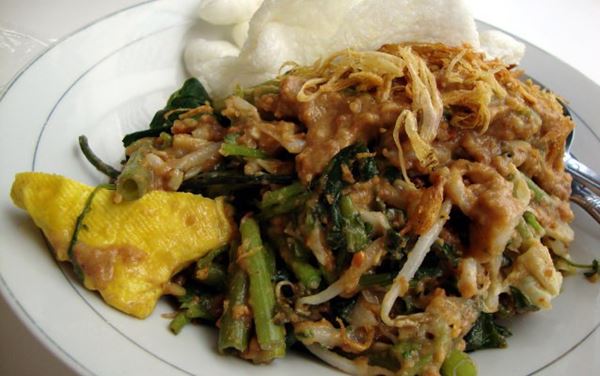Lotek Tjihapit, 1. Lotek Mahmud, 2. Lotek Kalipah Apo, 3. Warung Lotek Macan, 4. Gado-gado Tengku Angkasa, 5. Lotek Ramdhan, 6. Lotek Ma Umah, 7. Lotek &amp; Es Cendol Alkateri, 8. Lotek Kalijati, 9. Lotek Cihapit Ibu Siti, 10. Lotek Tjihapit