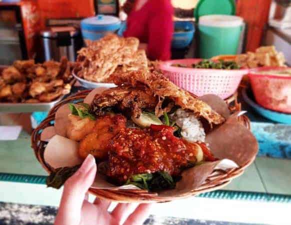 Sego Tempong, 1. Rujak Soto, 2. Sayur dan Sambal Lucu, 3. Pecel Pitik, 4. Pindang Koyong, 5. Sego Tempong, 6. Sego Cawuk, 7. Jangan Uyah Asem, 8. Bagiak, 9. Kue Klemben, 10. Ladrang