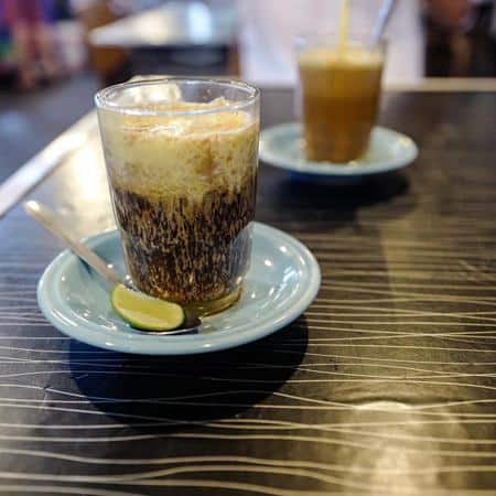 Warung Kopi Nan Yo, 1. Sate Mak Syukur, 2. Soto Garuda, 3. Warung Kopi Nan Yo, 4. Restoran Lamun Ombak, 5. Martabak Kubang Hayuda, 6. Gulai Itiak Lado Mudo Ngarai, 7. Nasi Kapau Uni Lis, 8. Bika Si Mariana, 9. Lontong Malam Turagi, 10. Es Durian Ganti Nan Lamo