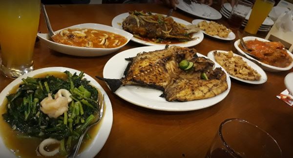 Telaga Seafood Restaurant, 1. Gubug Udang Situ Cibubur, 2. Telaga Seafood Restaurant, 3. Sate Kiloan SMS, 4. Teras Rimbun, 5. Soto Betawi Bang Udin, 6. Umaku Sushi, 7. Pecel Pincuk Bu Ida, 8. Terminal Ketan Cak Gandut, 9. RM Ibu Haji, 10. Ikan Bakar 1000 Pulau