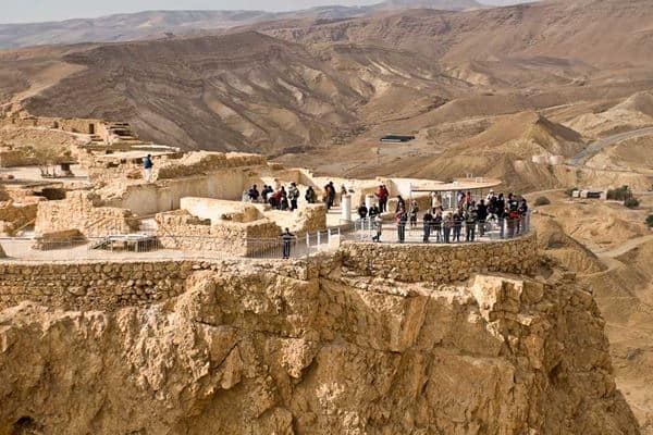 Masada, 1. Benteng Keraton Buton – Indonesia, 2. Citadel of Aleppo – Suriah, 3. Edinburgh Castle – Skotlandia, 4. Chittor Fort – India, 5. Buda Castle – Hongaria, 6. Spis Castle – Slovakia, 7. Königstein Fortress – Jerman, 8. Masada – Israel, 9. Mehrangarh Fort – India, 10. Malbork Castle – Polandia