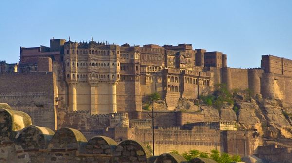 Mehrangarh Fort, 1. Benteng Keraton Buton – Indonesia, 2. Citadel of Aleppo – Suriah, 3. Edinburgh Castle – Skotlandia, 4. Chittor Fort – India, 5. Buda Castle – Hongaria, 6. Spis Castle – Slovakia, 7. Königstein Fortress – Jerman, 8. Masada – Israel, 9. Mehrangarh Fort – India, 10. Malbork Castle – Polandia
