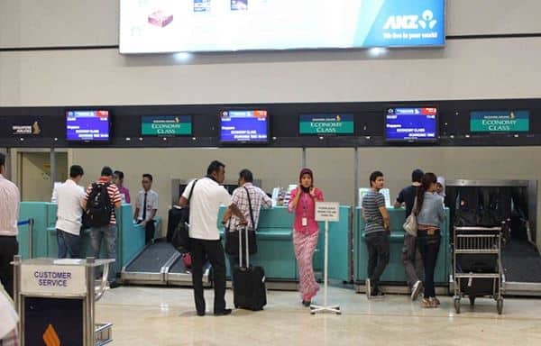 Menuju ke loket check-in
