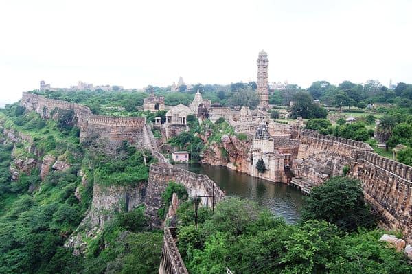Chittor Fort, 1. Benteng Keraton Buton – Indonesia, 2. Citadel of Aleppo – Suriah, 3. Edinburgh Castle – Skotlandia, 4. Chittor Fort – India, 5. Buda Castle – Hongaria, 6. Spis Castle – Slovakia, 7. Königstein Fortress – Jerman, 8. Masada – Israel, 9. Mehrangarh Fort – India, 10. Malbork Castle – Polandia