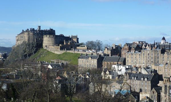 Edinburgh Castle, 1. Benteng Keraton Buton – Indonesia, 2. Citadel of Aleppo – Suriah, 3. Edinburgh Castle – Skotlandia, 4. Chittor Fort – India, 5. Buda Castle – Hongaria, 6. Spis Castle – Slovakia, 7. Königstein Fortress – Jerman, 8. Masada – Israel, 9. Mehrangarh Fort – India, 10. Malbork Castle – Polandia