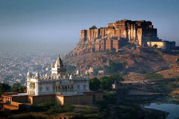 Mehrangarh, 1. Taj Mahal, 2. Hawa Mahal, 3. Amer Fort, 4. Agra Fort, 5. Mecca Masjid, 6. Mehrangarh, 7. Akshardham, 8. Harmandir Sahib, 9. Shimla, 10. Ladakh