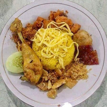 Nasi Kuning Depot Wijaya, 1. Sop Buntut Depot Sari, 2. Rawon Nguling, 3. Nasi Kuning Depot Wijaya, 4. Lontong Balap Pak Gendut, 5. Nasi Pecel Bu Djoyo, 6. Sate Klopo Ondomohen Bu Asih, 7. Lontong Mie Ny. Marlia, 8. Es Krim Zangrandi, 9. Rujak Cingur Achmad Jais, 10. Cakue Peneleh