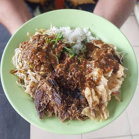 Nasi Pecel Bu Djoyo, 1. Sop Buntut Depot Sari, 2. Rawon Nguling, 3. Nasi Kuning Depot Wijaya, 4. Lontong Balap Pak Gendut, 5. Nasi Pecel Bu Djoyo, 6. Sate Klopo Ondomohen Bu Asih, 7. Lontong Mie Ny. Marlia, 8. Es Krim Zangrandi, 9. Rujak Cingur Achmad Jais, 10. Cakue Peneleh