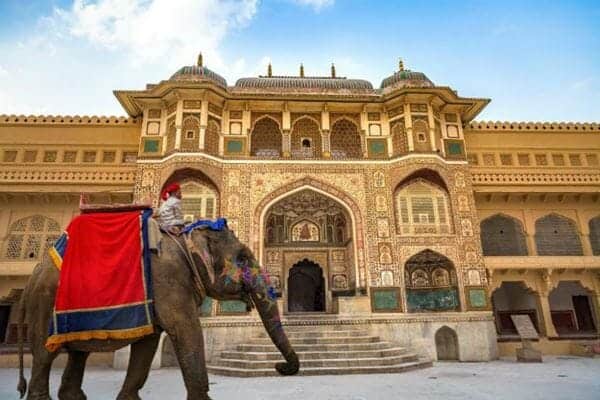 Amer Fort, 1. Taj Mahal, 2. Hawa Mahal, 3. Amer Fort, 4. Agra Fort, 5. Mecca Masjid, 6. Mehrangarh, 7. Akshardham, 8. Harmandir Sahib, 9. Shimla, 10. Ladakh