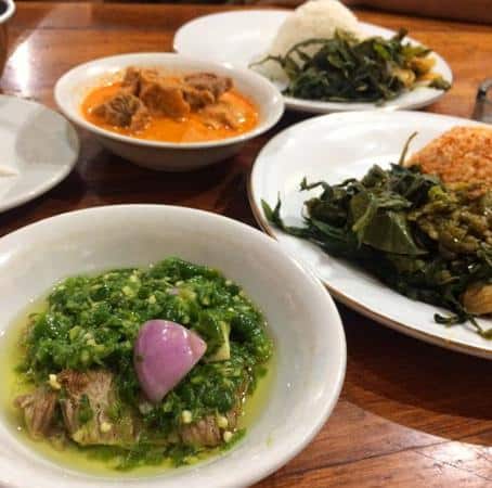 Rumah Makan Malah Dicubo, 1. Rumah Makan Malah Dicubo, 2. Rumah Makan Padang Bu Mus, 3. Restoran Sederhana, 4. Sari Bundo, 5. Restoran Simpang Raya, 6. Rumah Makan Sabana Kapau, 7. Rumah Makan Dendeng Batokok, 8. Mitra Sederhana Pasteur, 9. Restoran Gelora Minang, 10. Rumah Makan Uni Kapau Jaya, 11. Rumah Makan Boga Raso, 12. Rumah Makan Surya Permai