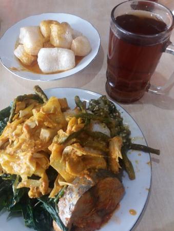 Rumah Makan Uni Kapau Jaya, 1. Rumah Makan Malah Dicubo, 2. Rumah Makan Padang Bu Mus, 3. Restoran Sederhana, 4. Sari Bundo, 5. Restoran Simpang Raya, 6. Rumah Makan Sabana Kapau, 7. Rumah Makan Dendeng Batokok, 8. Mitra Sederhana Pasteur, 9. Restoran Gelora Minang, 10. Rumah Makan Uni Kapau Jaya, 11. Rumah Makan Boga Raso, 12. Rumah Makan Surya Permai