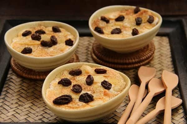 Klappertaart, 1. Klappertaart, 2. Nasi Jaha, 3. Pia Amurang, 4. Kue Lampu-Lampu, 5. Lalampa, 6. Binyolos, 7. Bobengka, 8. Koyabu, 9. Cucur, 10. Apang Coe