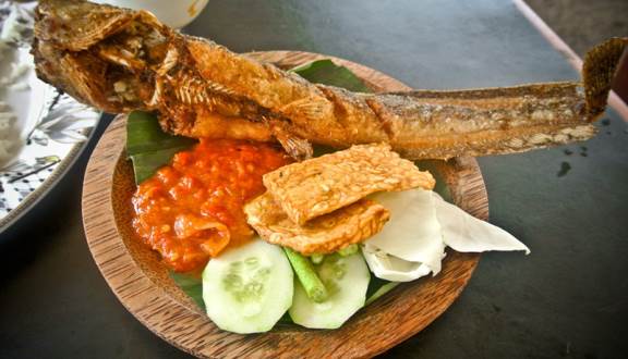 Lalapan Cak Midi, 1. Cak Tomo Seafood, 2. Warung Lamongan Cak Rie, 3. Sambel Lalapan Bang Husein, 4. Lalapan Cak Midi, 5. Warung Lalapan Galunggung Anggraini (d/h Mbak Evi), 6. Lalapan Bengkel, 7. Sambal Lalapan Cak Bejo, 8. Lalapan Belut Fresh Kalpataru, 9. Seafood & Lalapan Juara 1 Cak Khoirus, 10. Lalapan Cak Pri