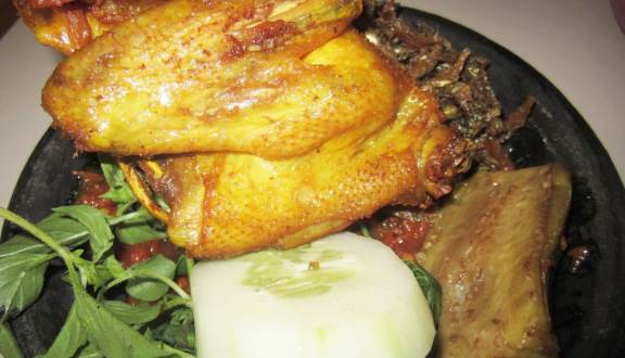 Lalapan Cak Pri, 1. Cak Tomo Seafood, 2. Warung Lamongan Cak Rie, 3. Sambel Lalapan Bang Husein, 4. Lalapan Cak Midi, 5. Warung Lalapan Galunggung Anggraini (d/h Mbak Evi), 6. Lalapan Bengkel, 7. Sambal Lalapan Cak Bejo, 8. Lalapan Belut Fresh Kalpataru, 9. Seafood & Lalapan Juara 1 Cak Khoirus, 10. Lalapan Cak Pri